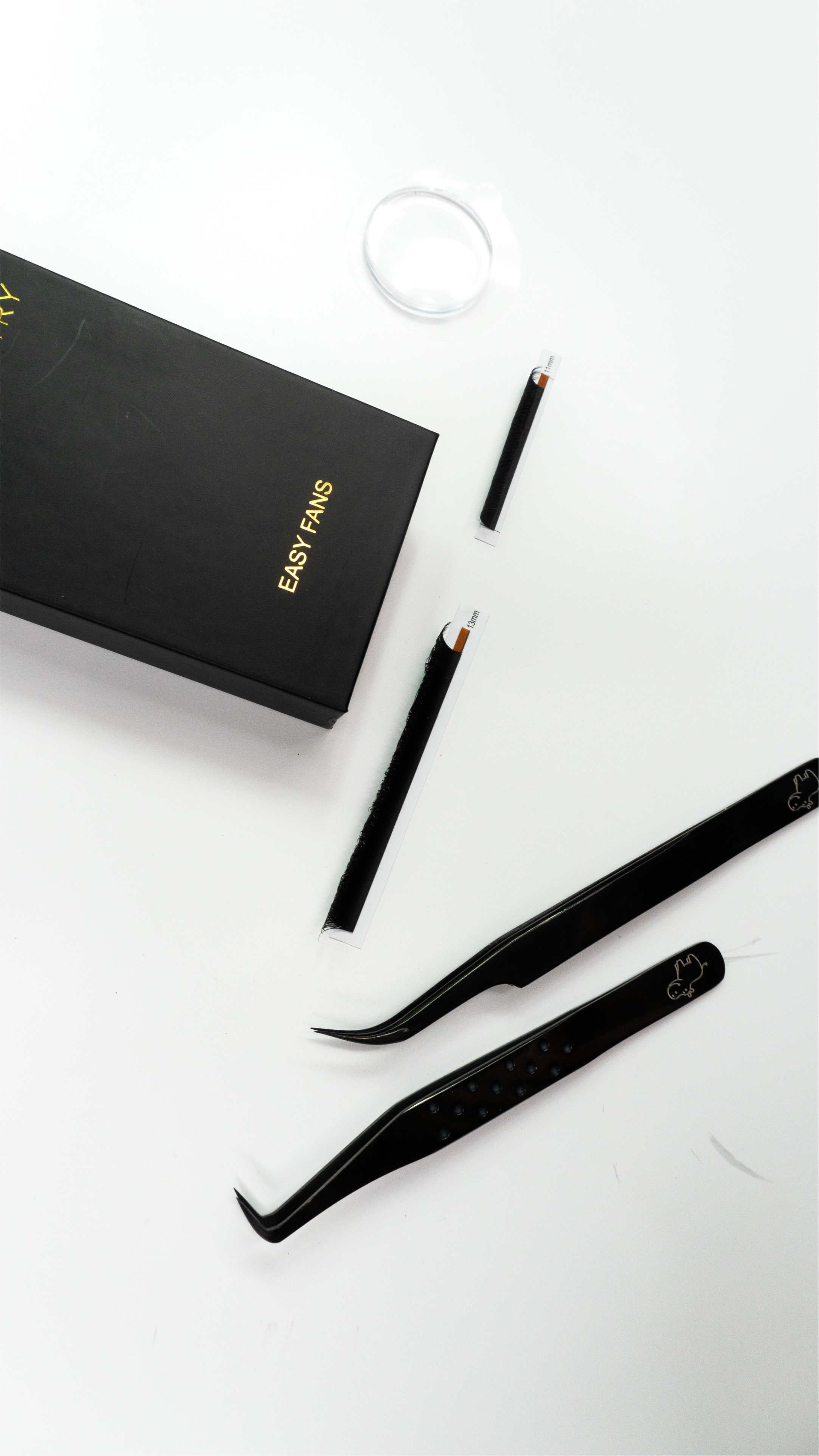 These are Lost Artistry's Easy fans and tweezers.