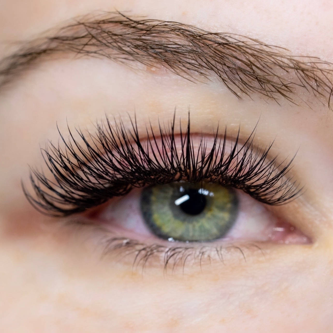0.15 diameter hybrid lash set with classic and volume lashes