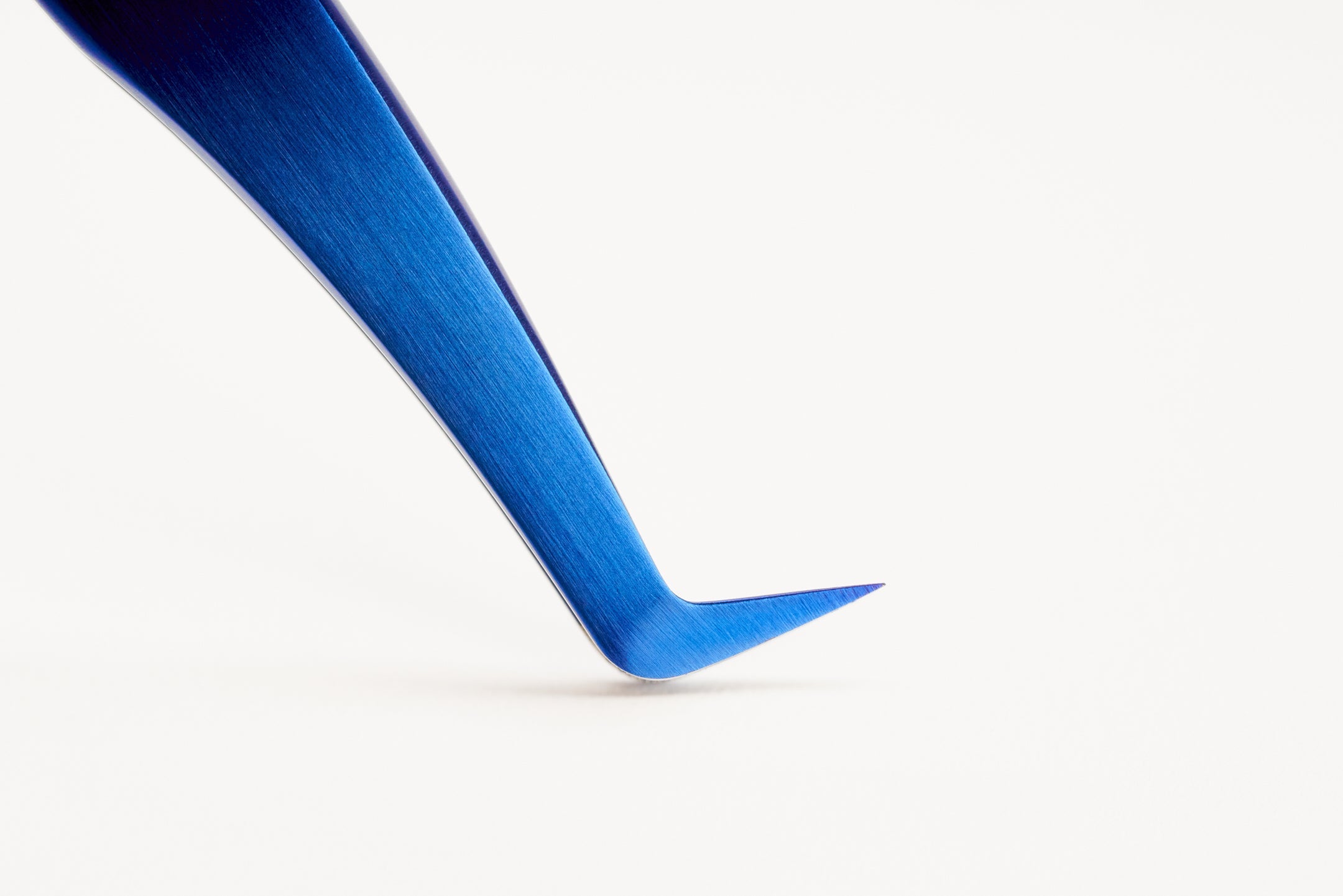 Micro Grip Down to Fan - Boot Volume Tweezer