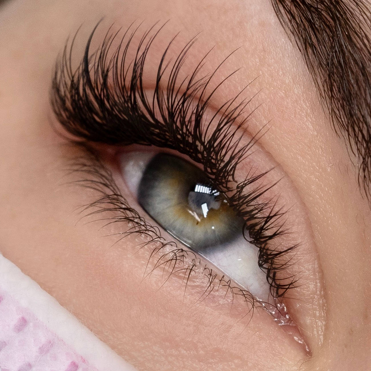 classic lash extensions applied to a client