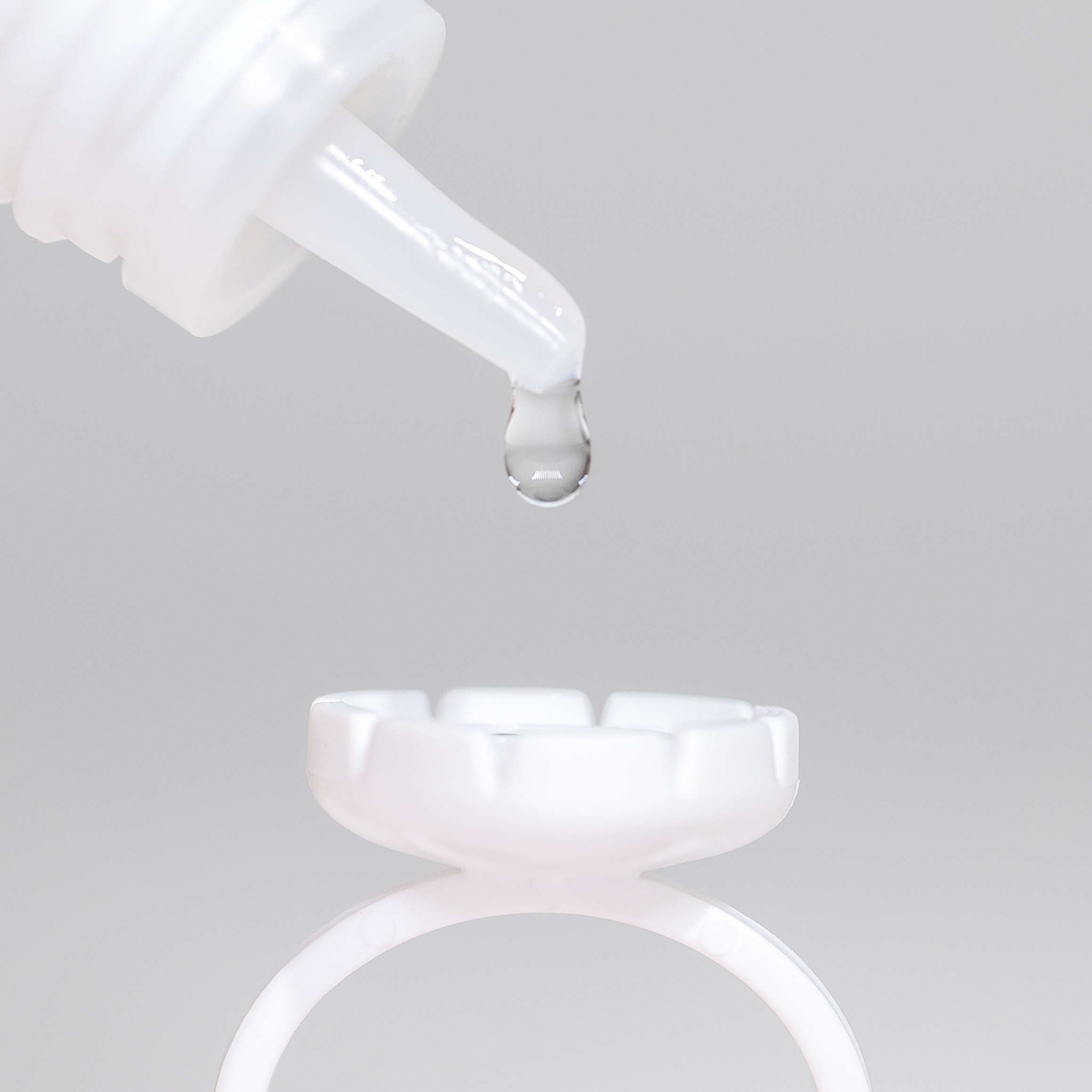 invisabond clear lash adhesive dot