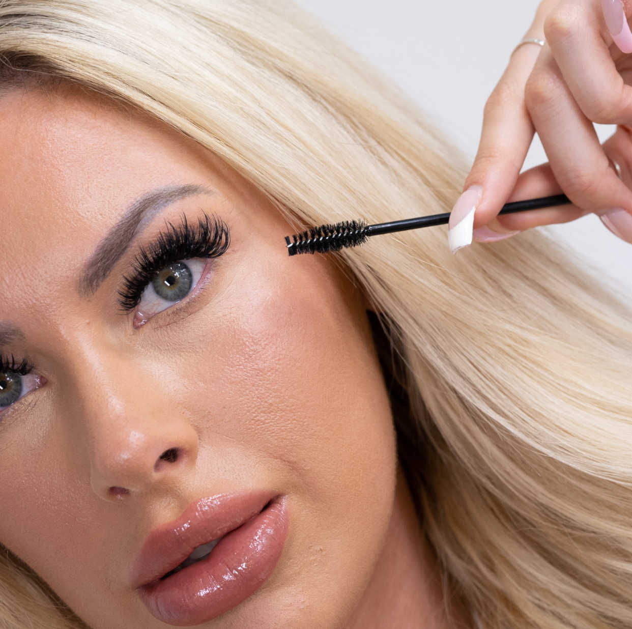 20D MID Stem Mega Volume Pre-Fan Lashes
