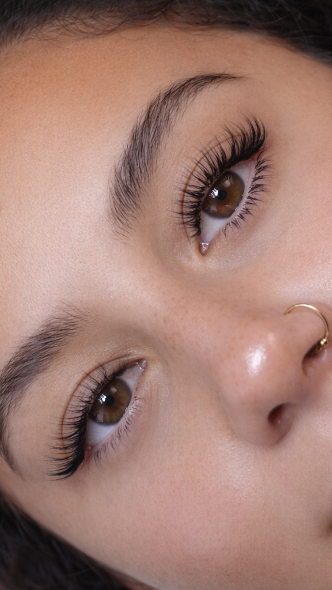 What Makes Hybrid Lash Extensions So Popular?