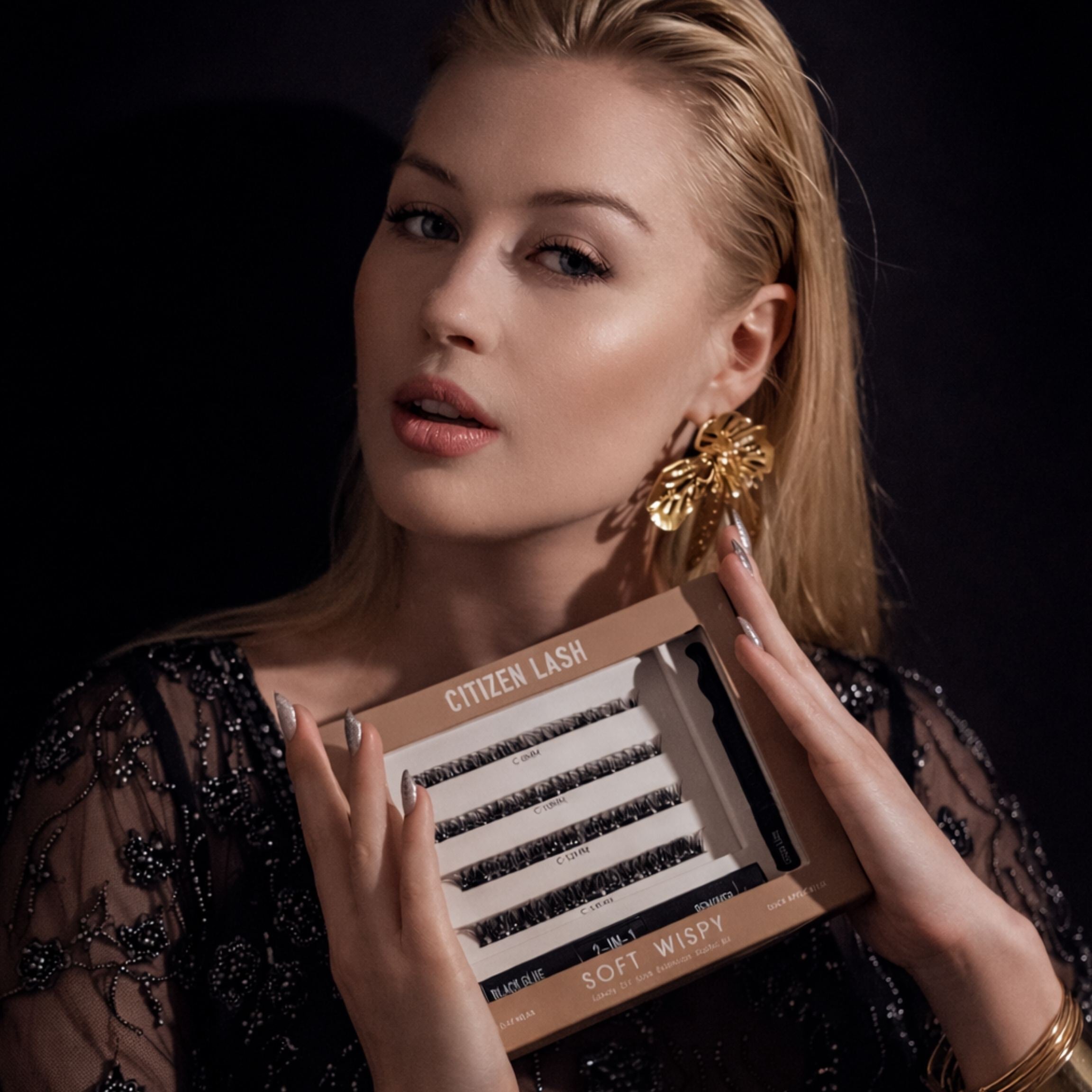 model holding diy lash extension tray