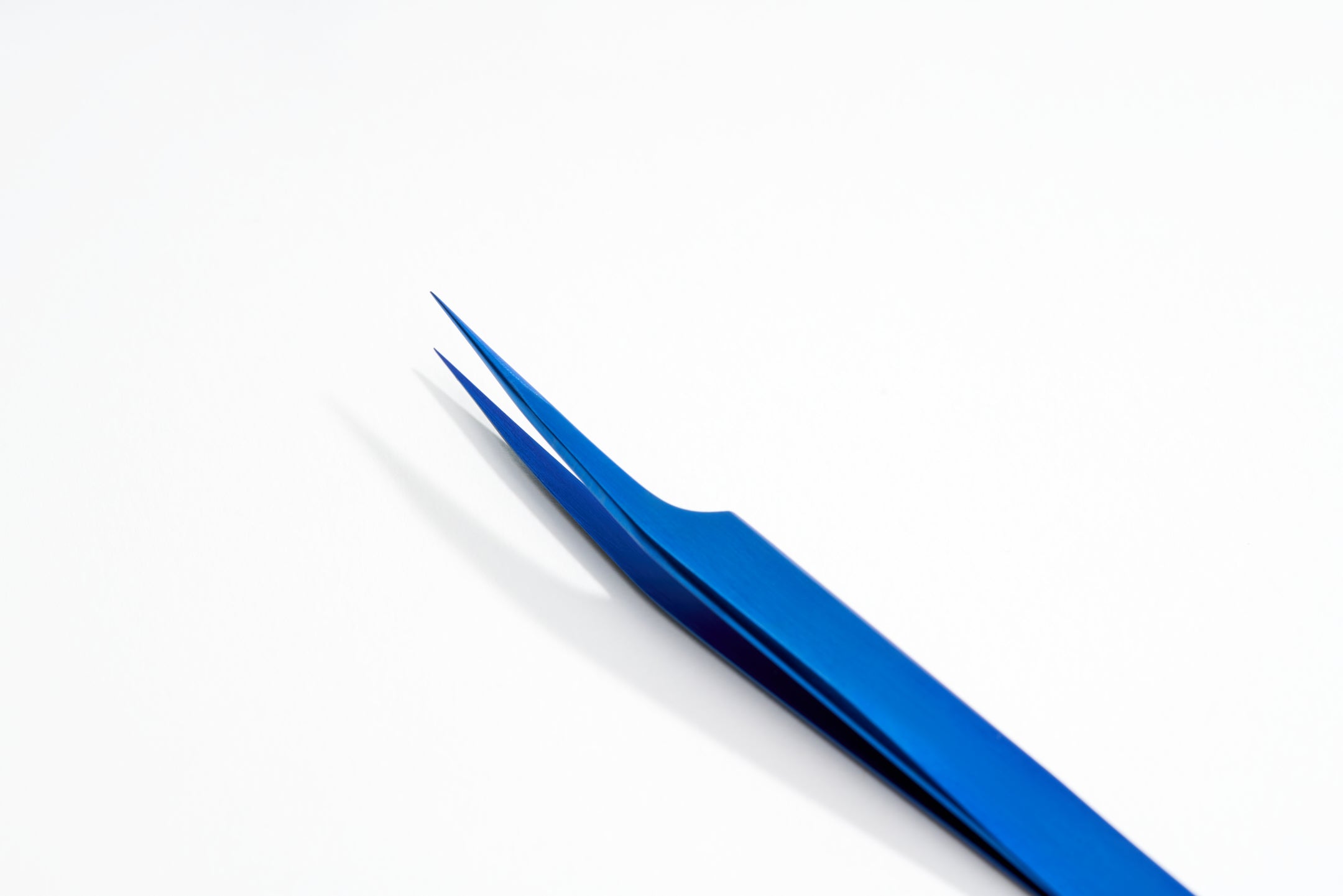 The M.O - Isolation Tweezer