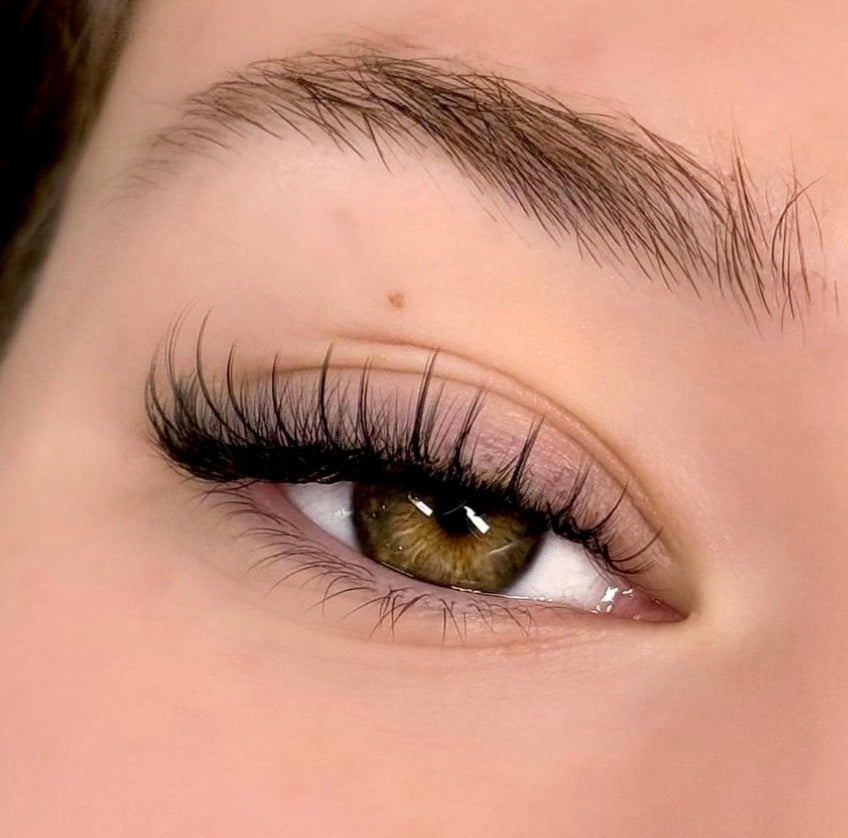 flat lashes and long stem prefan lashes